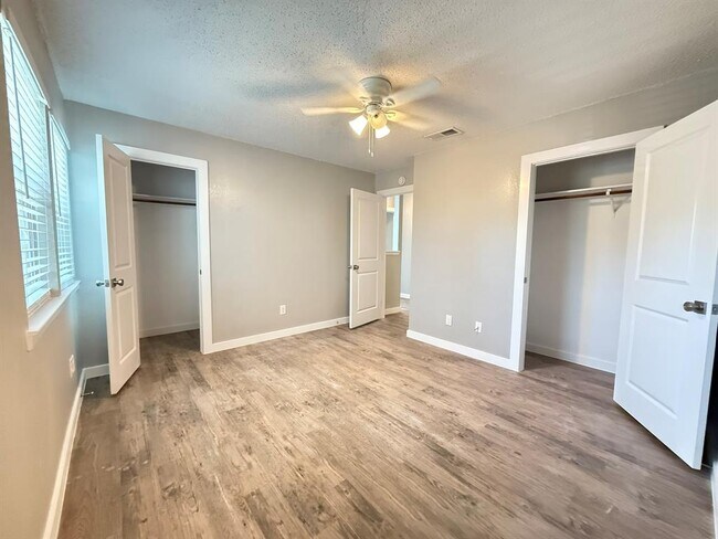 Building Photo - 13339 Water Oak Ln