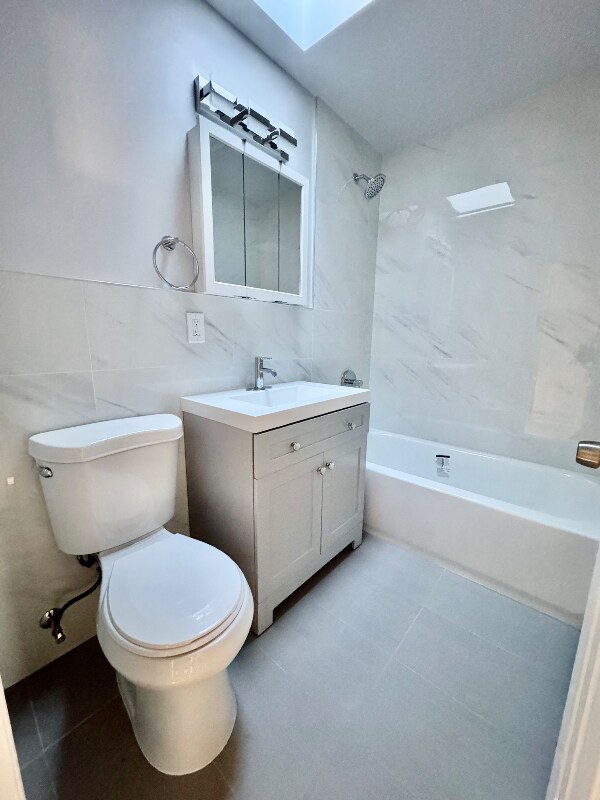 Building Photo - 726 Soundview Ave