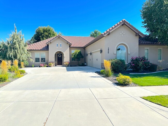 Primary Photo - Exquisite Corrente Bello Home in Eagle