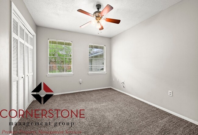 Building Photo - 4 Bed / 2 Bath | $2,000/mo | Move-in Ready