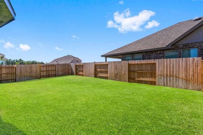 Building Photo - 14377 Cedar Shadow Dr