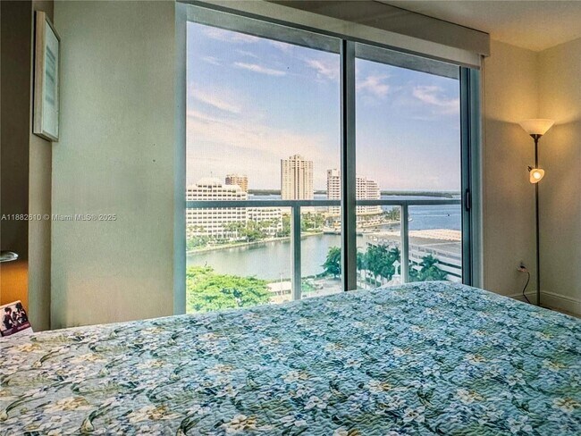 Building Photo - 500 Brickell Ave