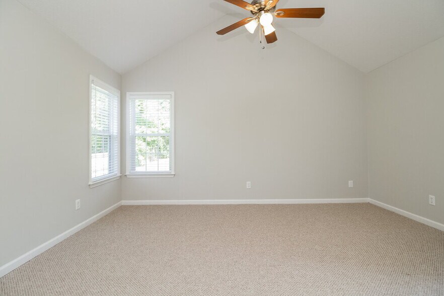Building Photo - 636 Zellwood Dr