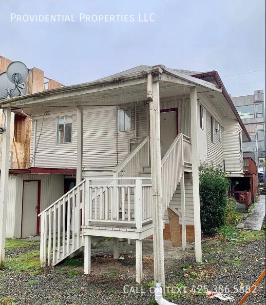 Building Photo - 2468 S College St