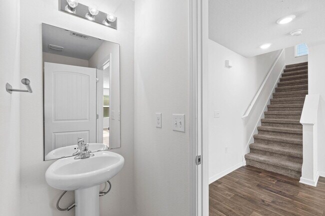 Building Photo - 1017 Limpkin St