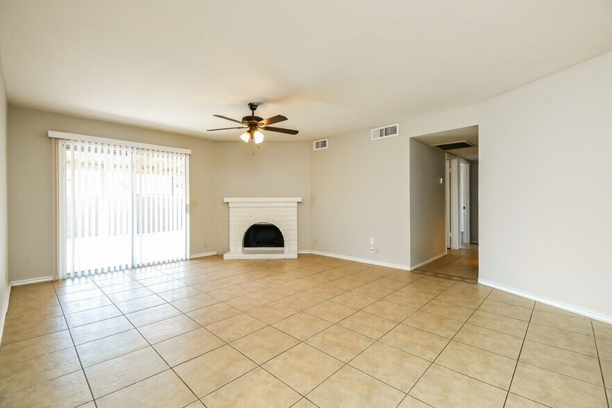 Building Photo - 503 W Cheyenne Dr