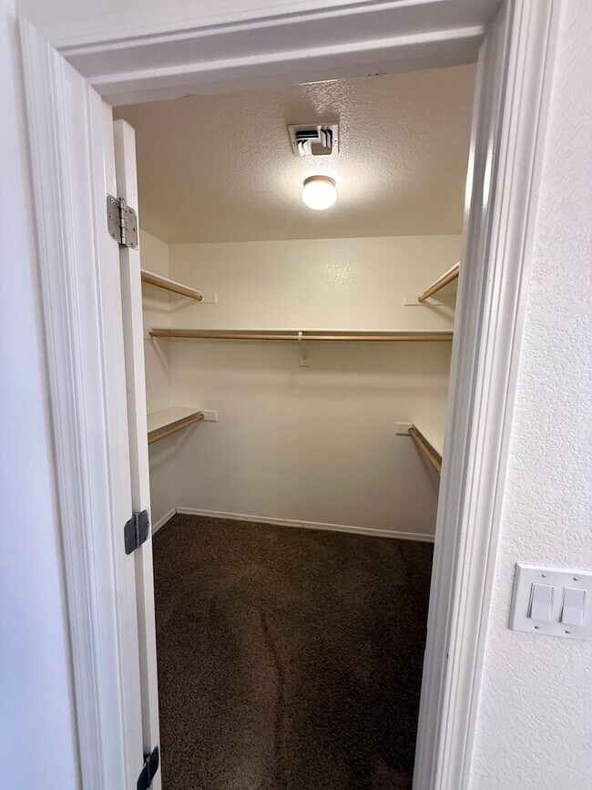 Building Photo - Great 3 bedroom, 2 bathroom home located in a cul-de-sac