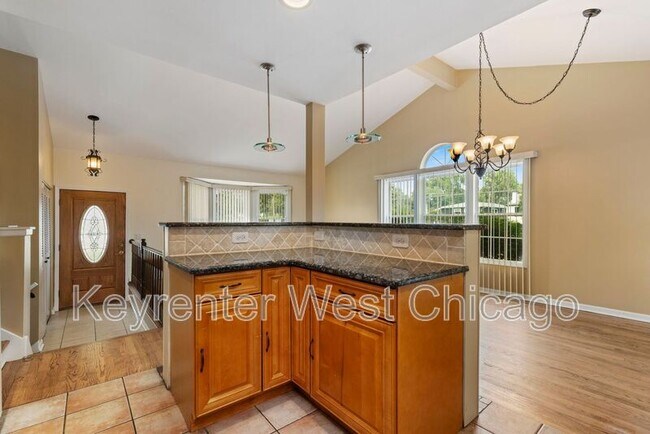 Building Photo - 1003 S Finley Rd