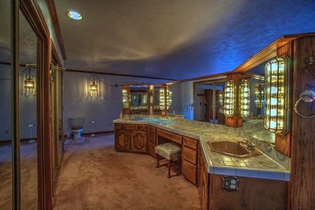 Building Photo - Custom Country Home With Spectacular Views...