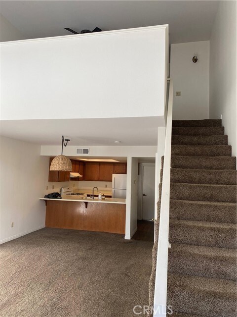 Building Photo - 805 W Grondahl St