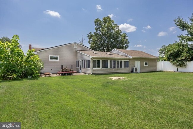 Building Photo - 109 Avaleen Pl