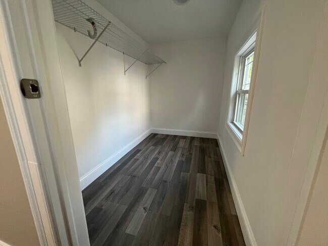 Building Photo - 324 Farrington St