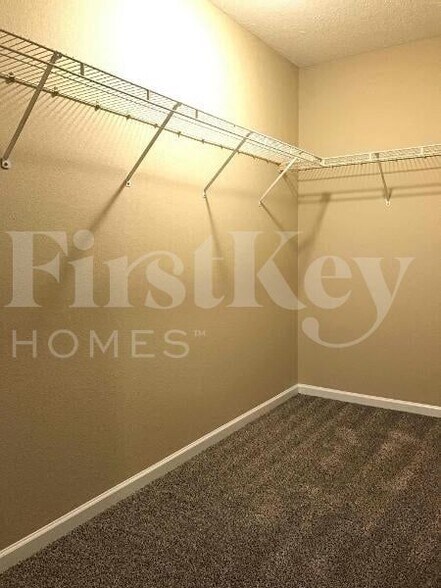 Building Photo - 9775 Thomas Ln