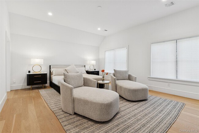 Building Photo - 4 Margareta Ct