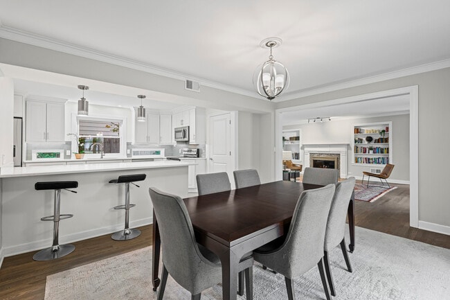 Building Photo - 930 Harvard Ct