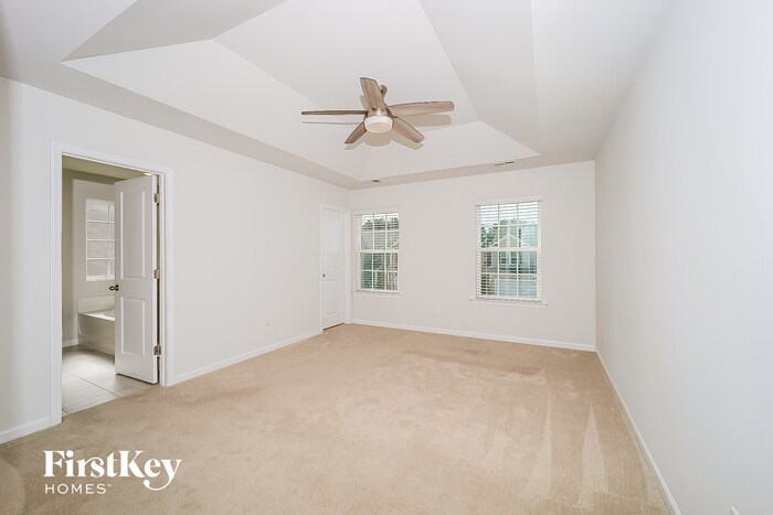 Building Photo - 826 Redbud Ln