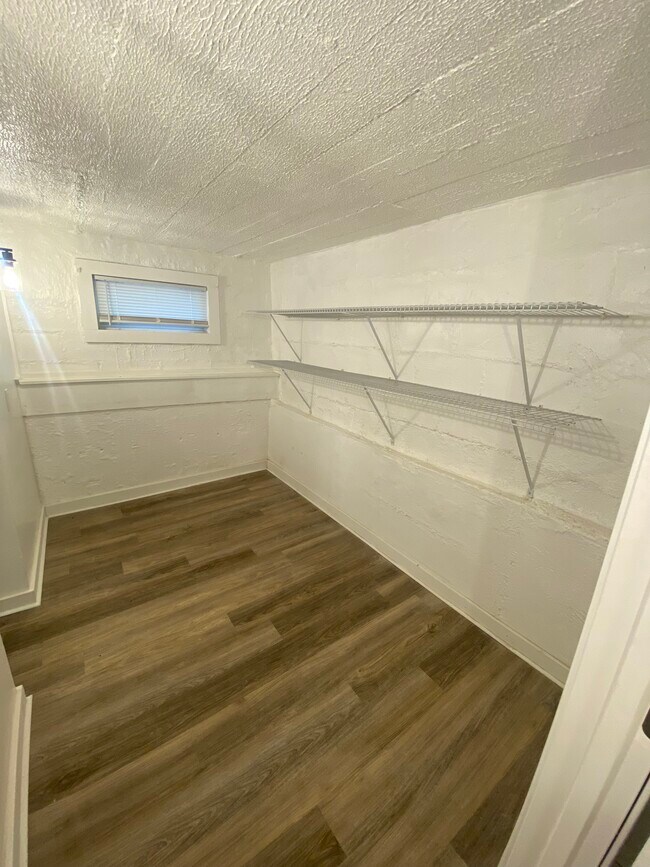 Building Photo - 4046 Tylor Blvd-4