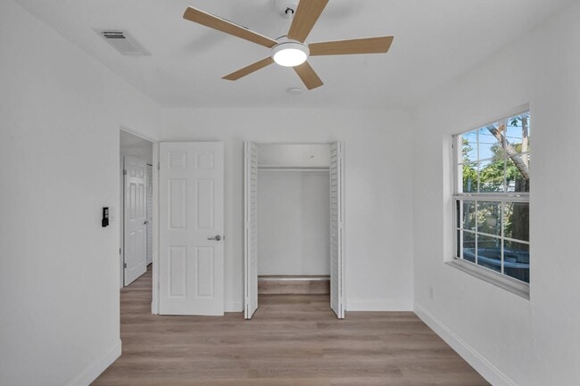 Building Photo - 833 Pinedale Ave