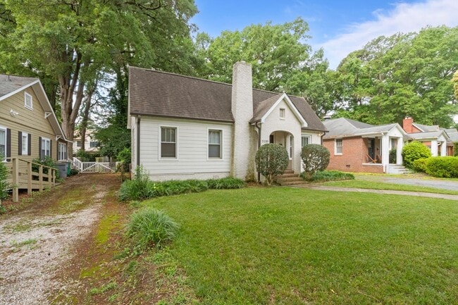 Building Photo - 2130 Chesterfield Ave