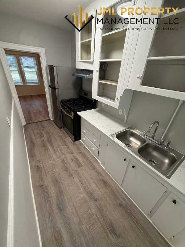 Building Photo - 117 Irving St