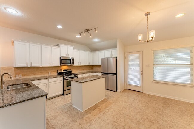 Building Photo - 448 Bottle Brush Dr