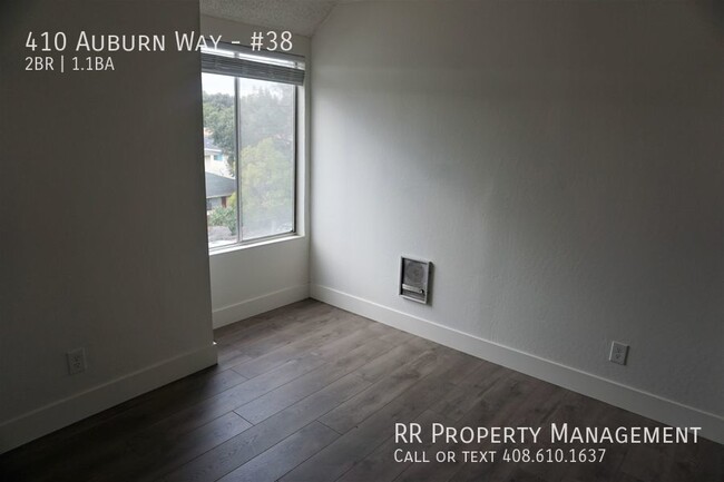 Building Photo - Updated 2-Level Condo in Desirable Complex!