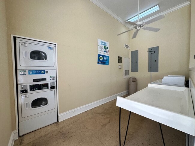 Building Photo - Gorgeous 2 bed/2 bath located in gated community!
