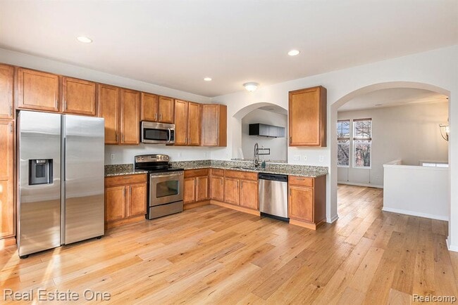 Building Photo - 27999 Middleton Dr