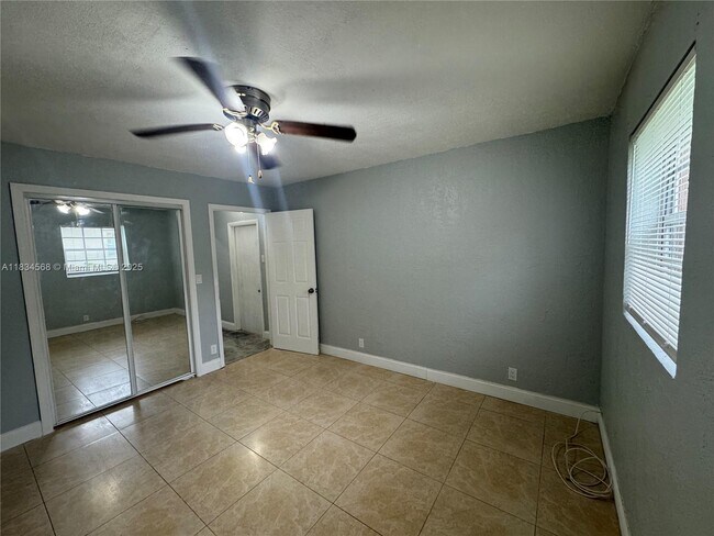 Building Photo - 115 Sierra Dr