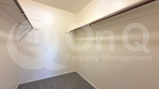 Building Photo - 2673 E Oakleaf Dr