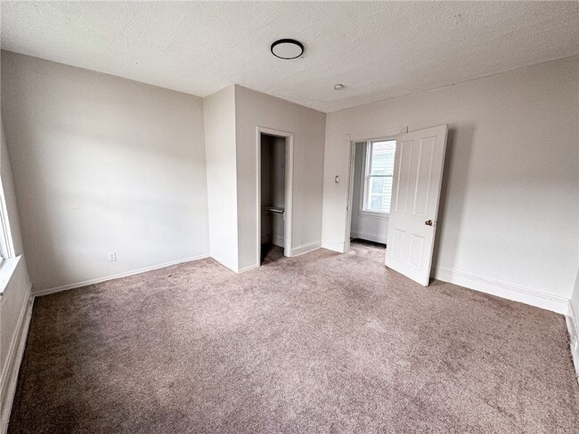 Building Photo - 310 27th St