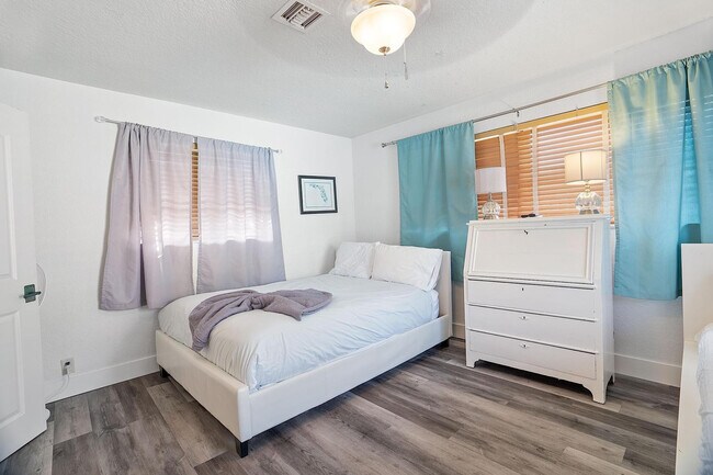 Building Photo - 3221 Spanish River Dr