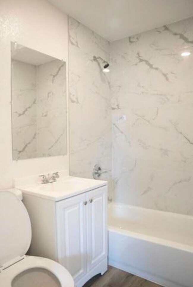 Building Photo - 2317 NW 15th Ct