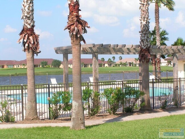 Building Photo - 9 Doral Dr