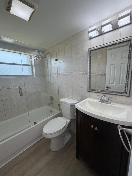 Building Photo - 8443 Royal Palm Blvd