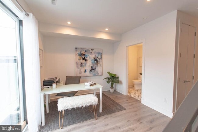 Building Photo - 105 Olive St