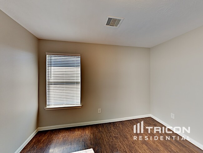 Building Photo - 21427 Jamals Way