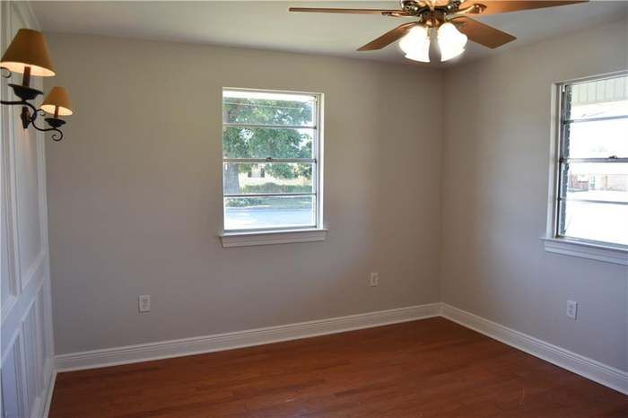 Building Photo - 4748 Newlands St