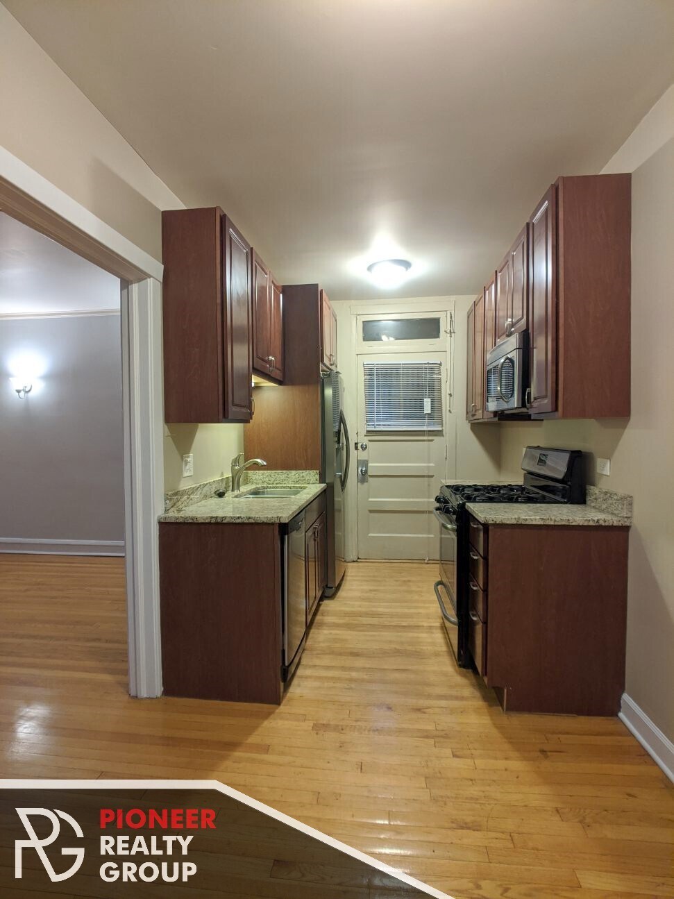 Building Photo - 2122 W Ainslie St