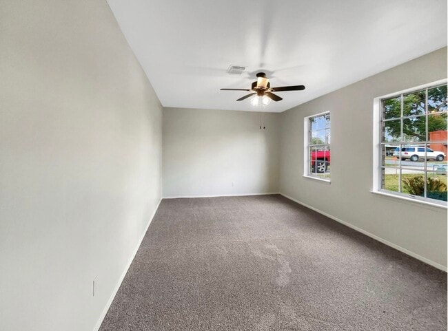 Building Photo - 908 Loggins Dr