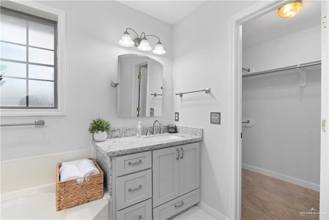 Building Photo - 31 Midlands Cir