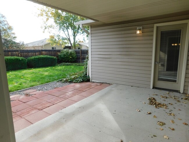 Building Photo - NEW CARPET