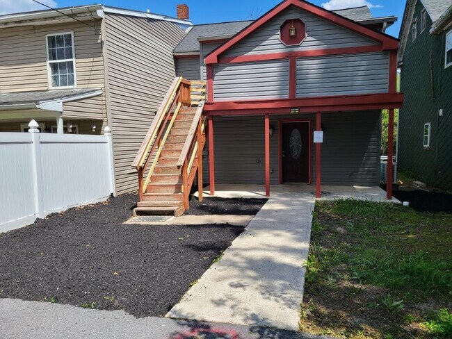 Building Photo - 212 S State Rd