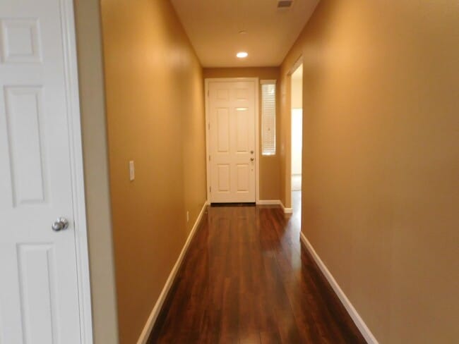 Building Photo - 3098 Wrenwood Ave