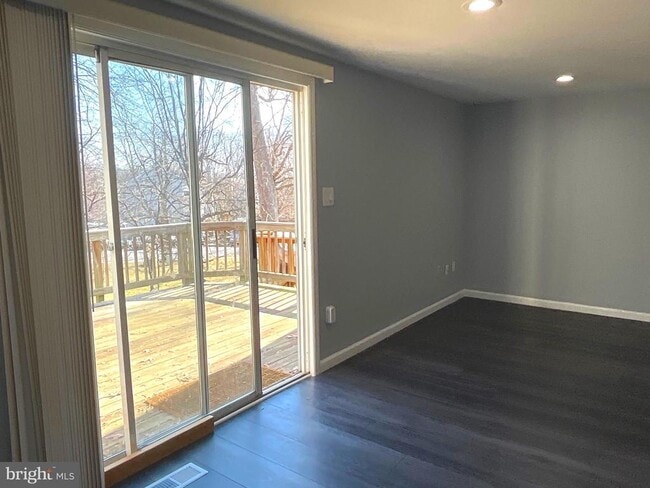 Building Photo - 9405 Chippenham Dr