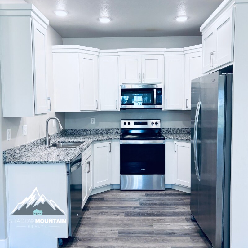 Building Photo - 1558 N 160 W