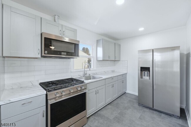 Building Photo - 5 Josh Ct