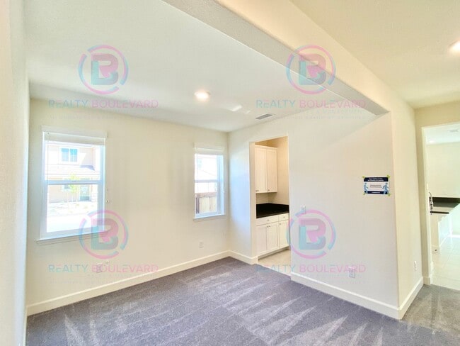 Building Photo - 1127 Winter Hawk Wy