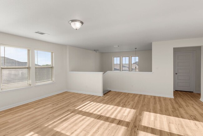Building Photo - 5461 Vanner Path