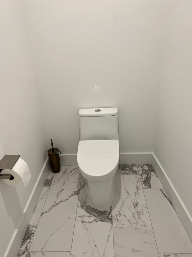 Building Photo - 1118 Nova St